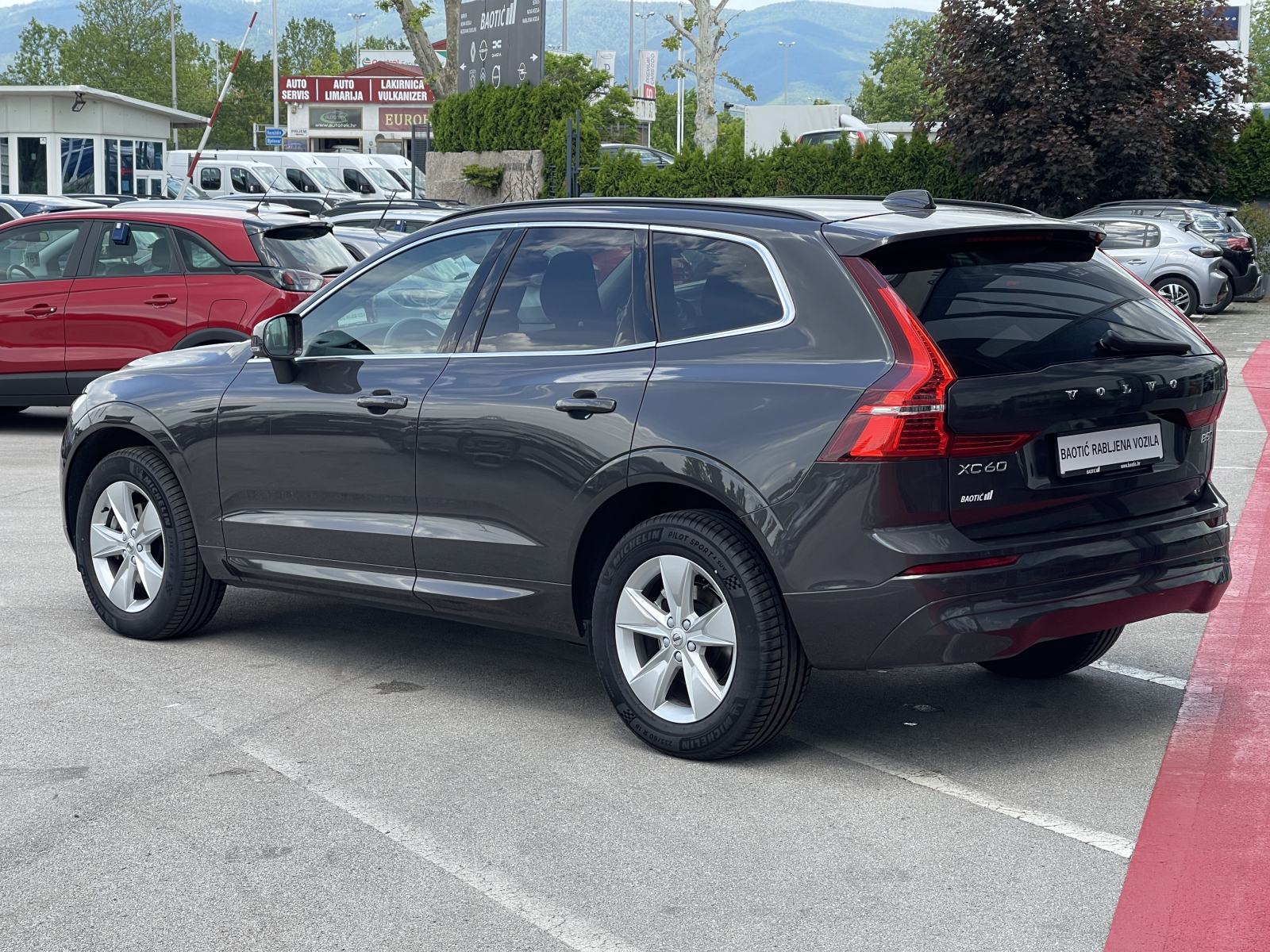 Volvo XC60 B5 AWD CORE, fotografija 8