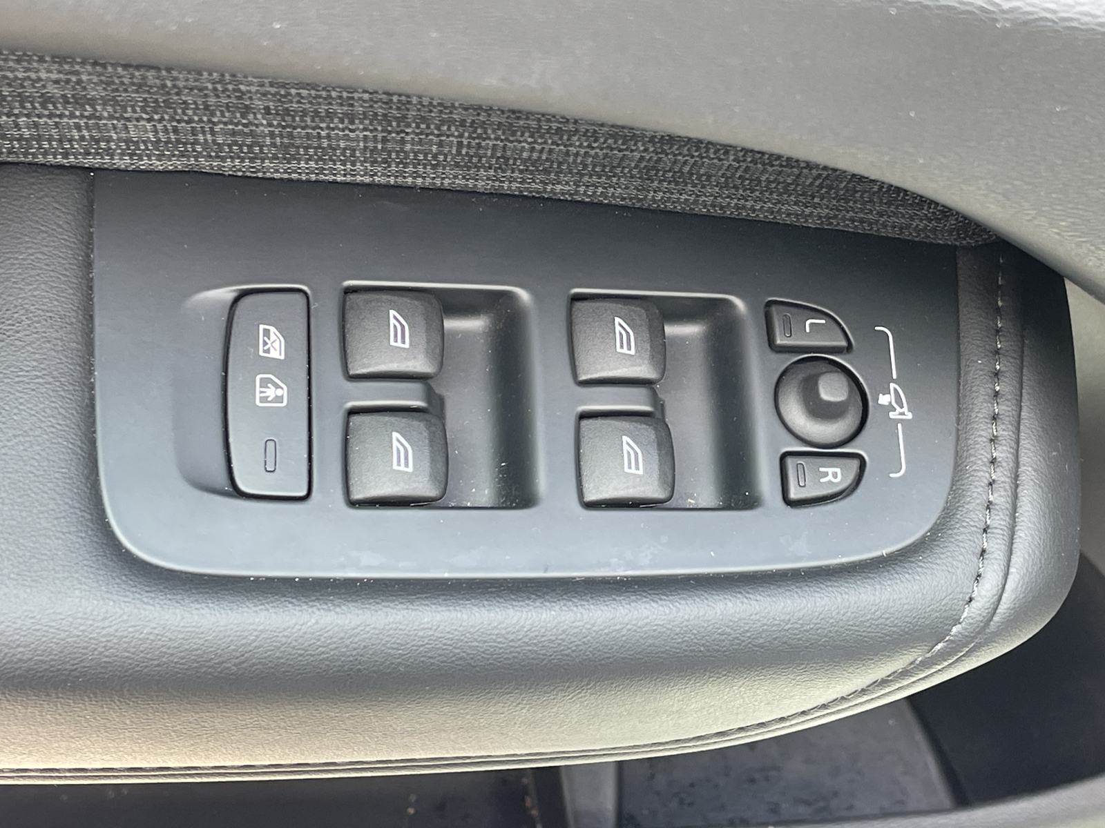 Volvo XC60 B5 AWD CORE, fotografija 16