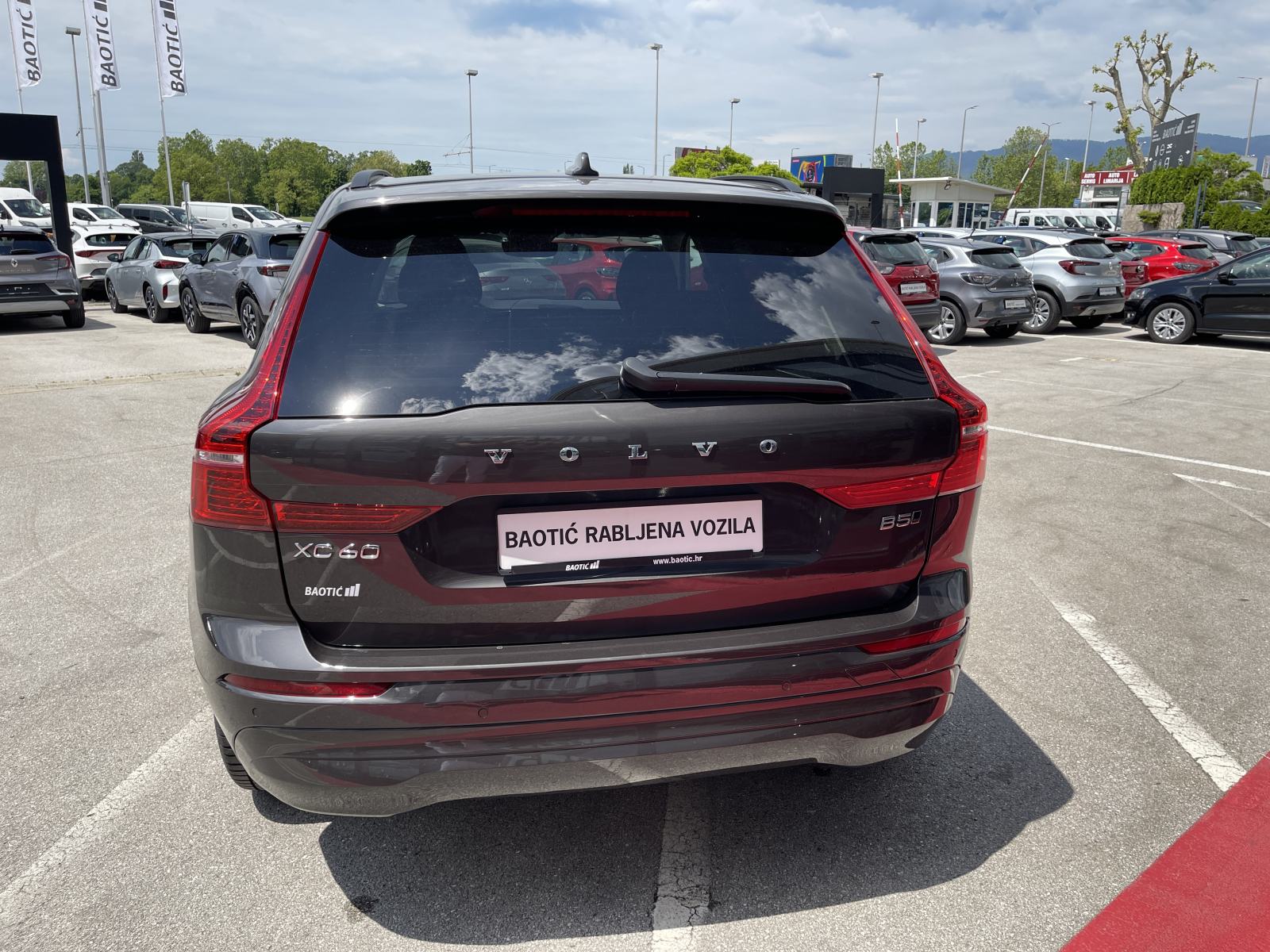 Volvo XC60 B5 AWD CORE, fotografija 7