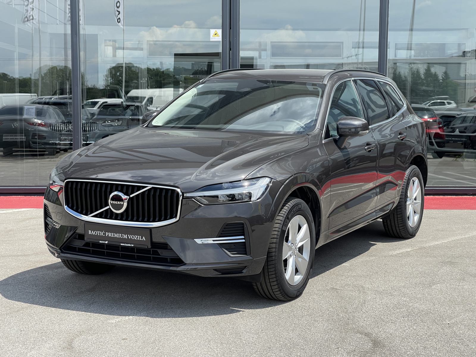Volvo XC60 B5 AWD CORE, fotografija 2