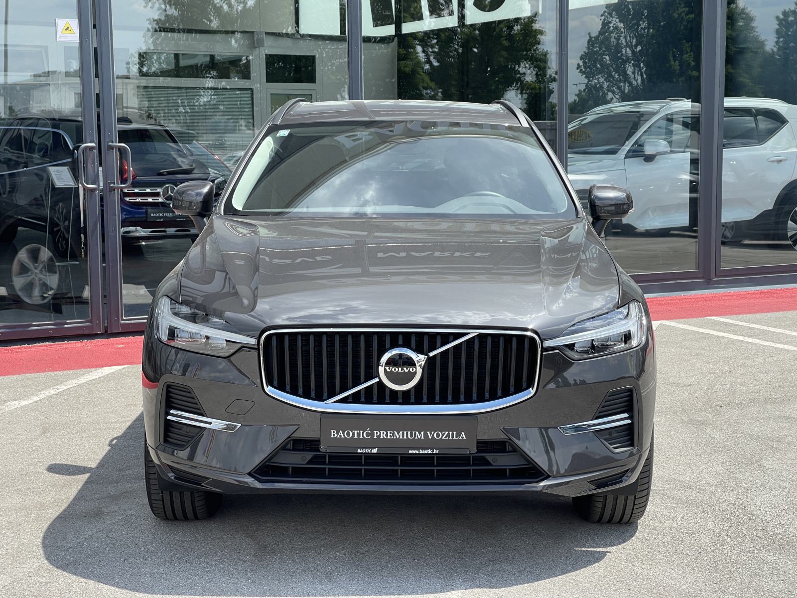 Volvo XC60 B5 AWD CORE, fotografija 3