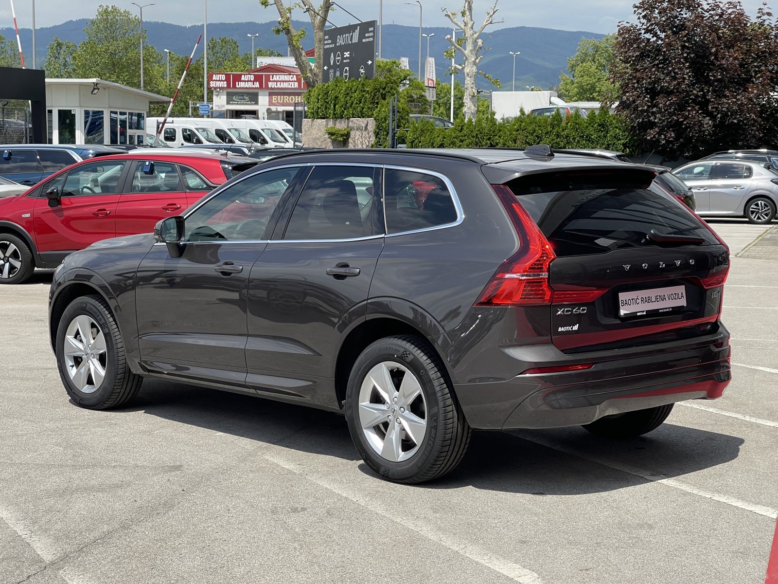 Volvo XC60 B5 AWD CORE, fotografija 8