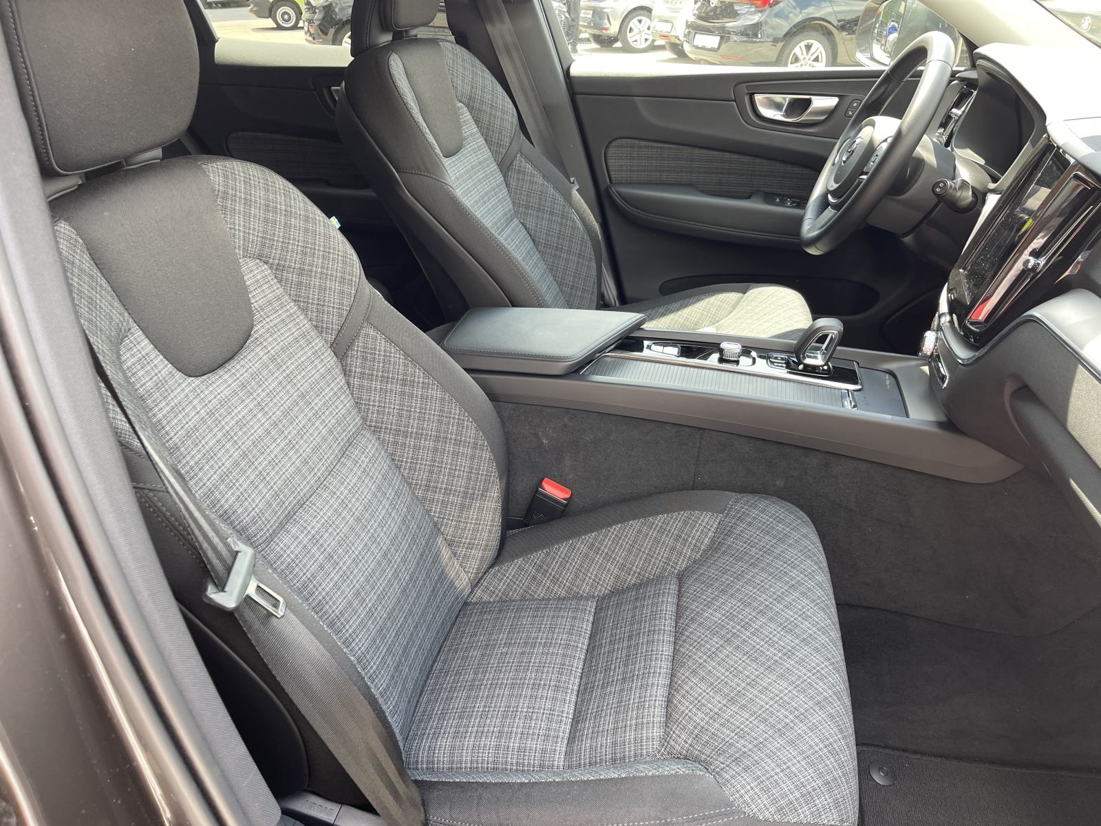 Volvo XC60 B5 AWD CORE, fotografija 12