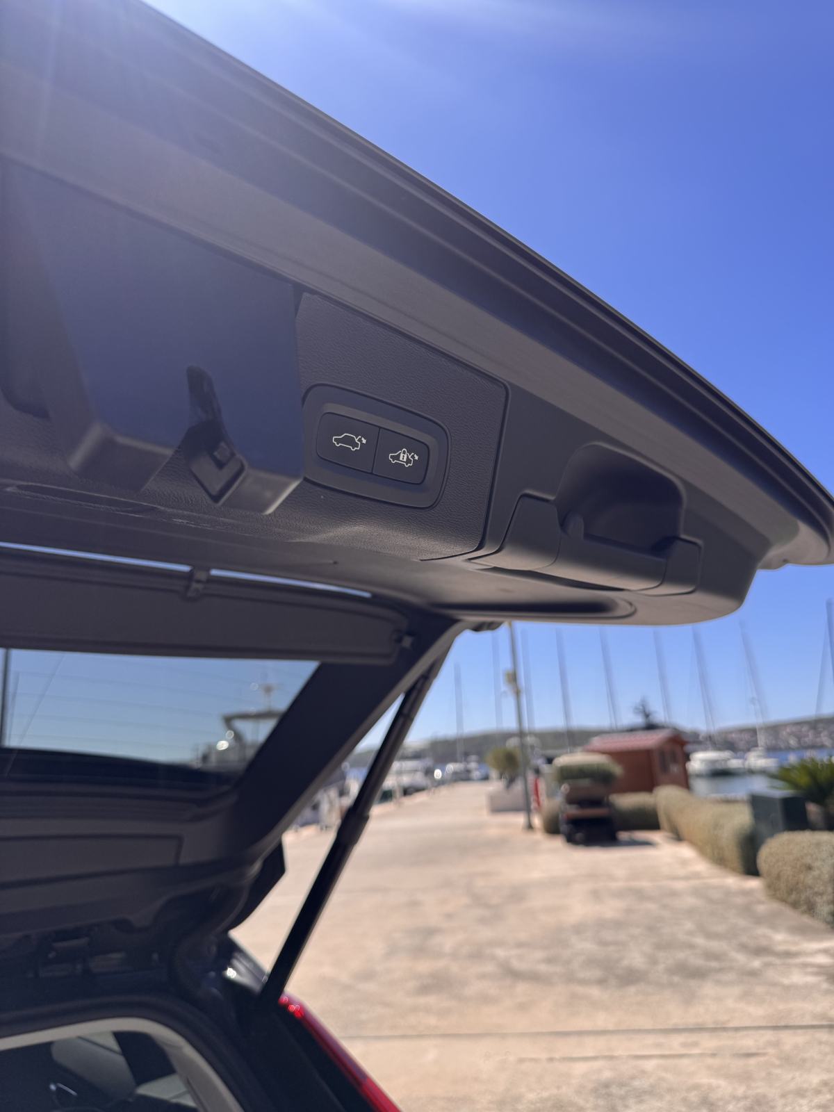 Volvo XC60 B5 AWD CORE, fotografija 15