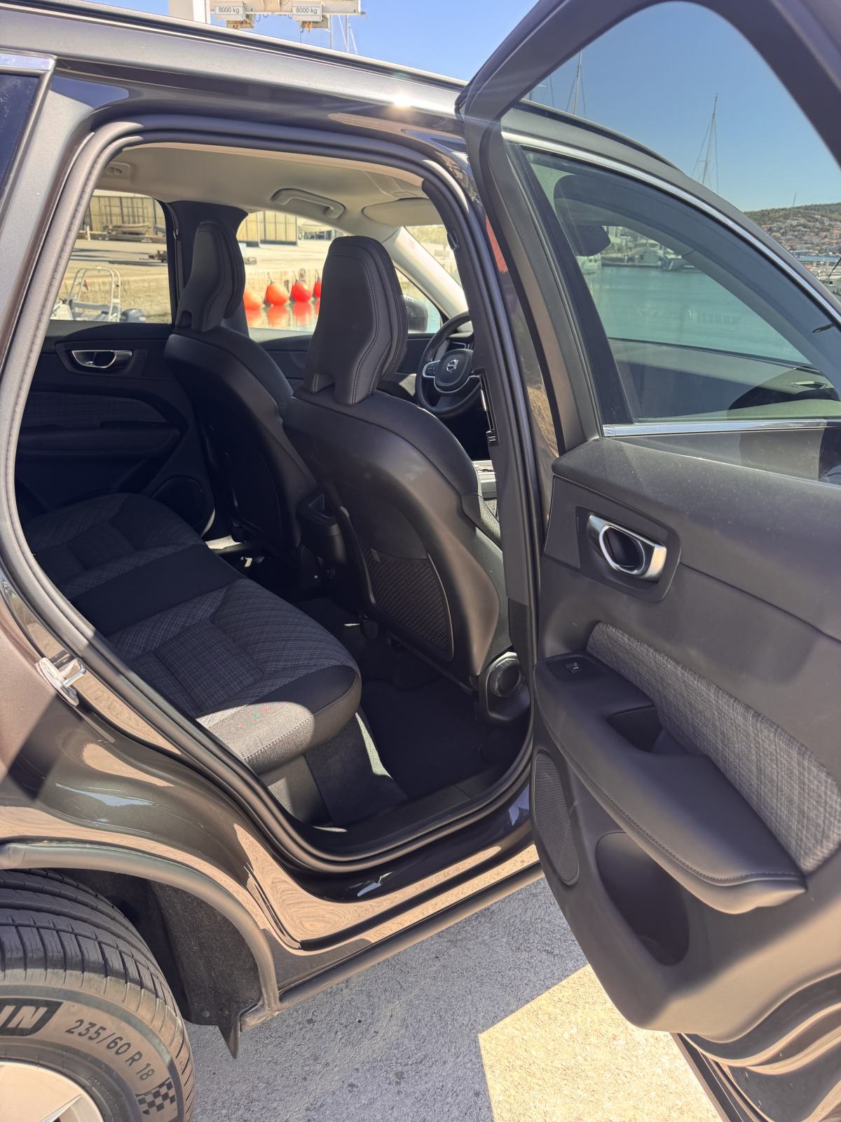 Volvo XC60 B5 AWD CORE, fotografija 16