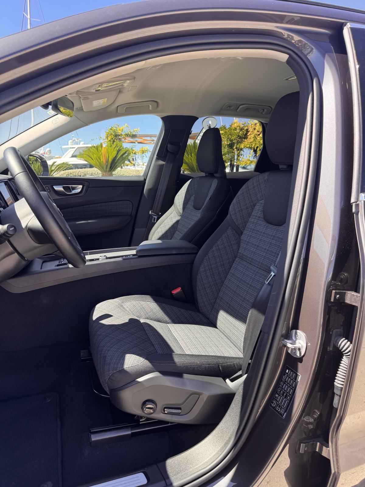 Volvo XC60 B5 AWD CORE, fotografija 9