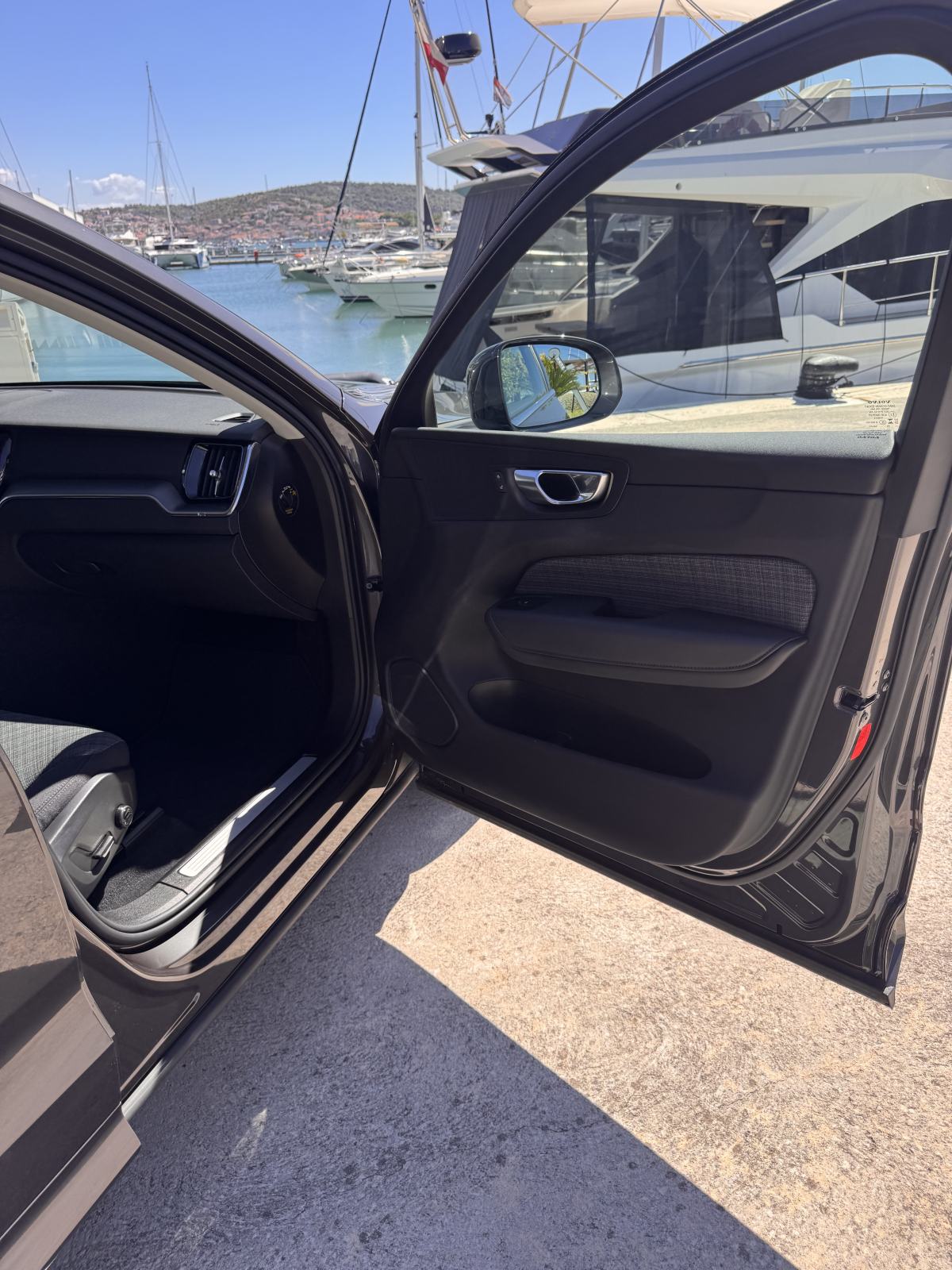 Volvo XC60 B5 AWD CORE, fotografija 18