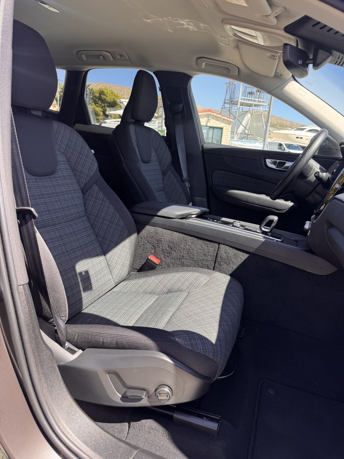 Volvo XC60 B5 AWD CORE, fotografija 19