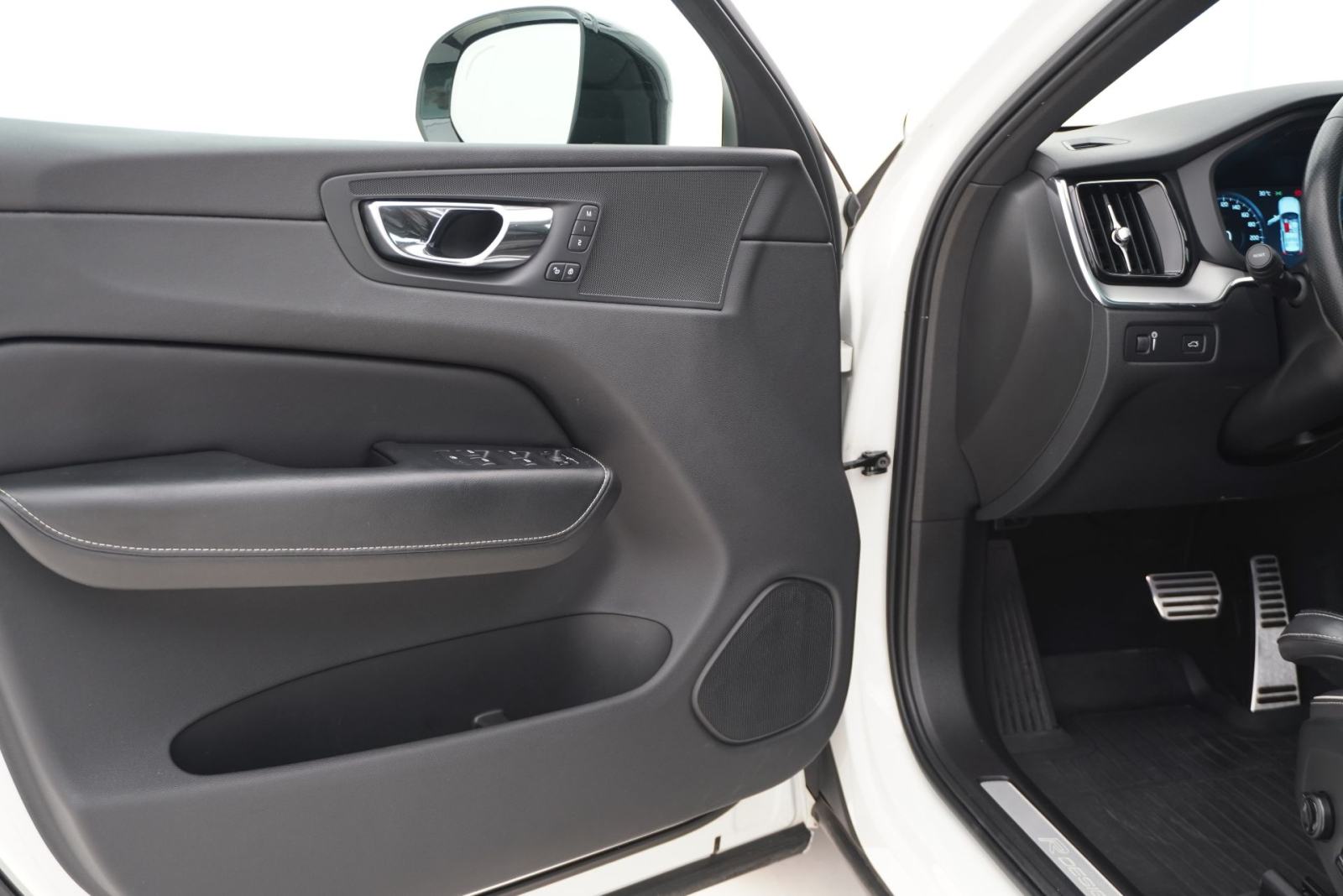 Volvo XC60 B5 Diesel | Cjena uključuje troškove uvoza, fotografija 10