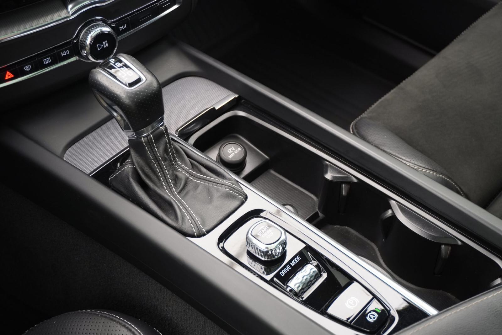 Volvo XC60 B5 Diesel | Cjena uključuje troškove uvoza, fotografija 16