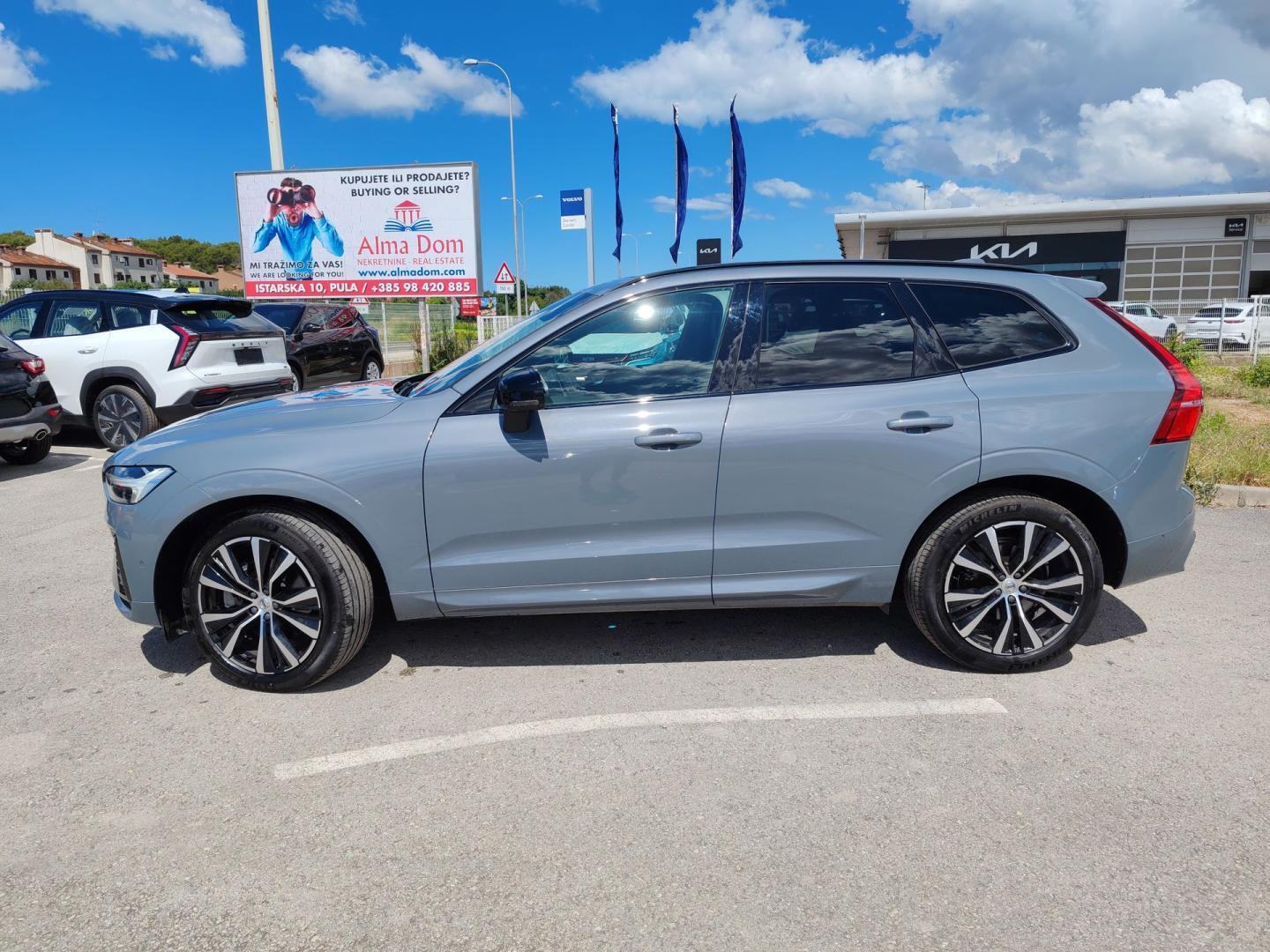 Volvo XC60 B5 (P) 250hp Plus Dark AT AWD, fotografija 3