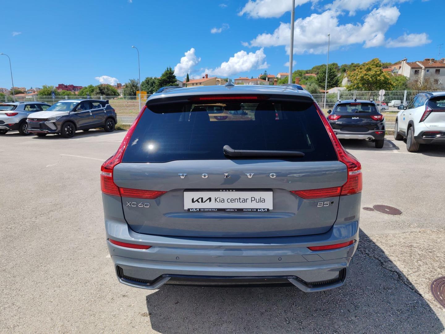 Volvo XC60 B5 (P) 250hp Plus Dark AT AWD, fotografija 4