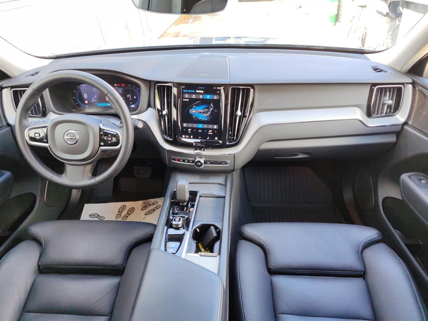 Volvo XC60 B5 (P) 250hp Plus Dark AT AWD, fotografija 15
