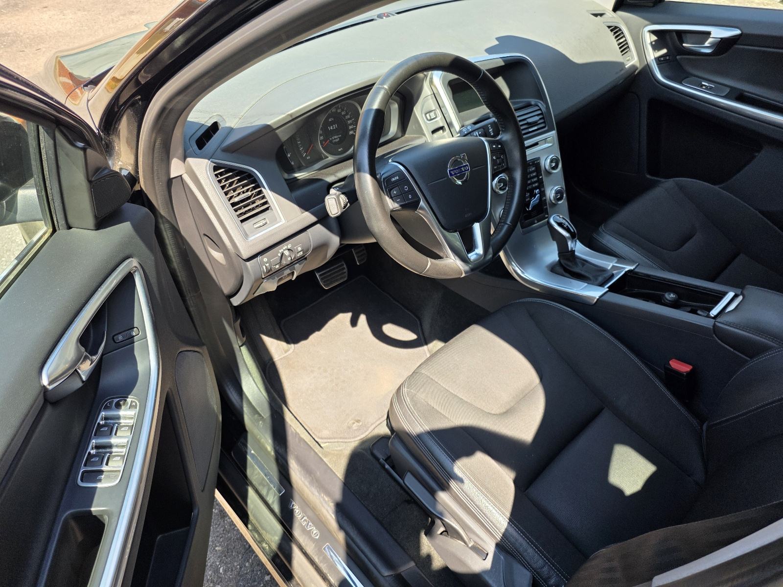 Volvo XC60 D3 Automatik, 2017 god, 171000 km, Servisna, Reg 7/2027, fotografija 6