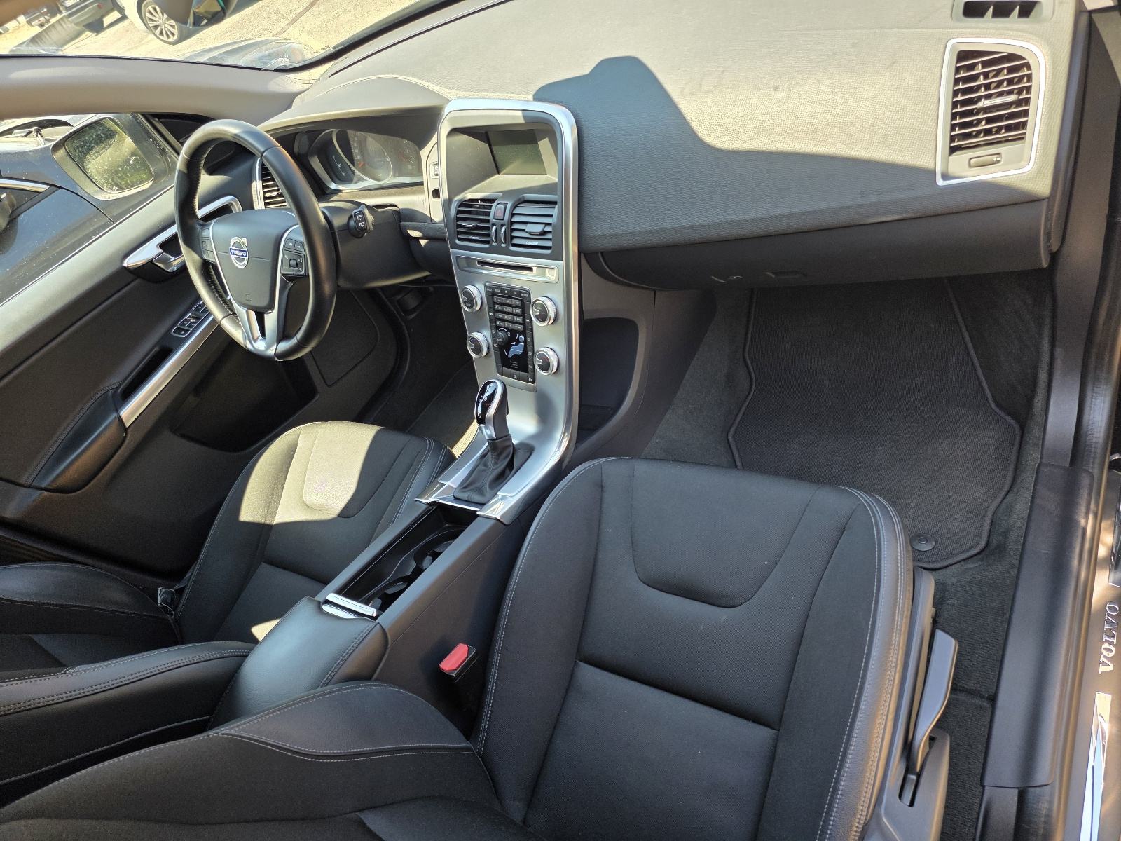 Volvo XC60 D3 Automatik, 2017 god, 171000 km, Servisna, Reg 7/2027, fotografija 9