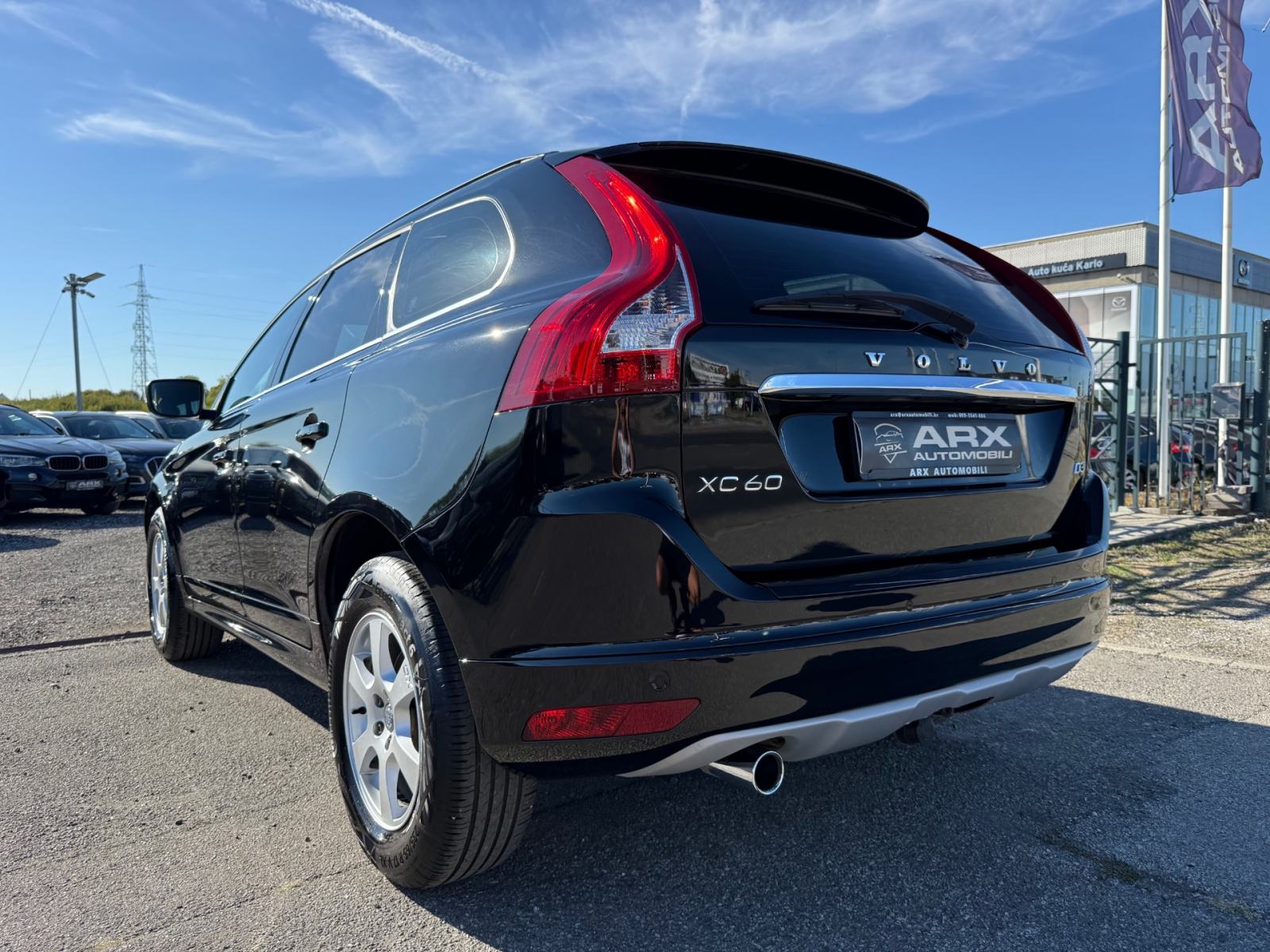 Volvo XC60 D3 °XENON°MF VOLAN°GRIJANJE SJ°VELIKI SERVIS°REG:11/2026°, fotografija 8