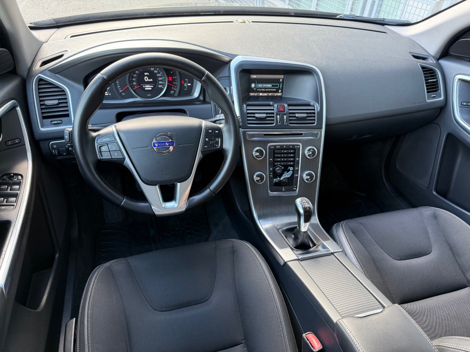 Volvo XC60 D3 °XENON°MF VOLAN°GRIJANJE SJ°VELIKI SERVIS°REG:11/2026°, fotografija 11