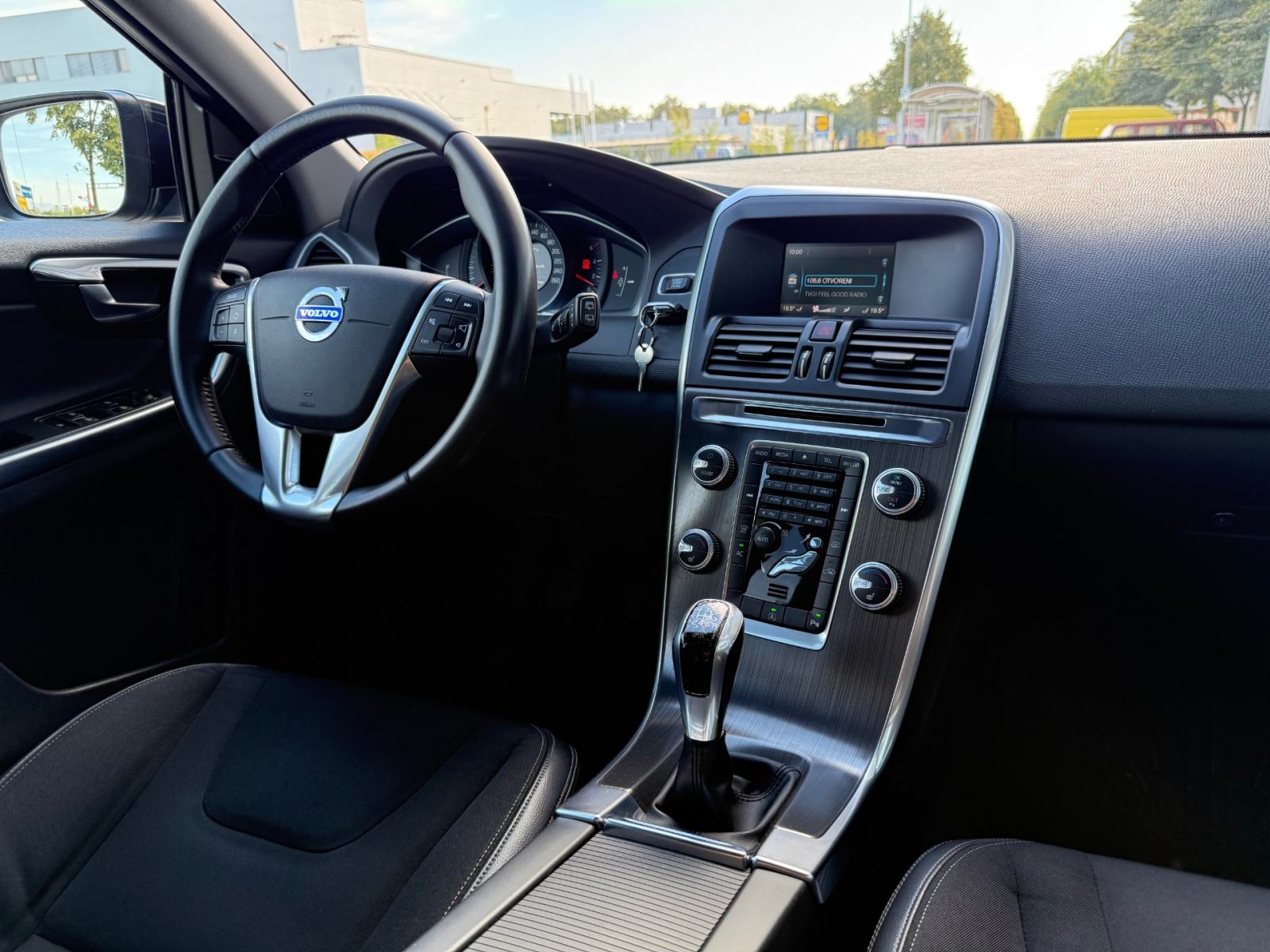 Volvo XC60 D3 °XENON°MF VOLAN°GRIJANJE SJ°VELIKI SERVIS°REG:11/2026°, fotografija 13