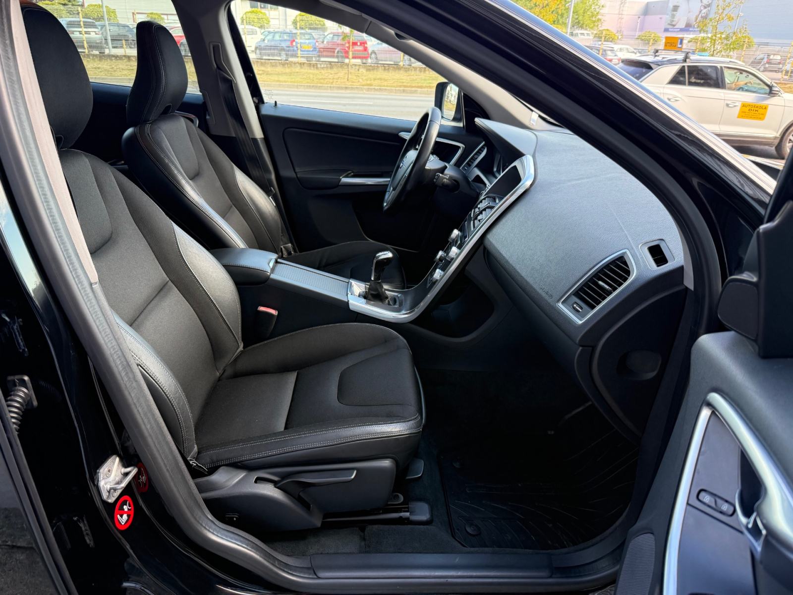 Volvo XC60 D3 °XENON°MF VOLAN°GRIJANJE SJ°VELIKI SERVIS°REG:11/2026°, fotografija 17