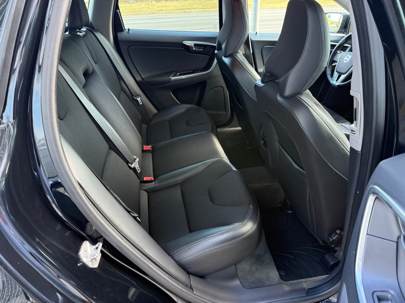 Volvo XC60 D3 °XENON°MF VOLAN°GRIJANJE SJ°VELIKI SERVIS°REG:11/2026°, fotografija 18