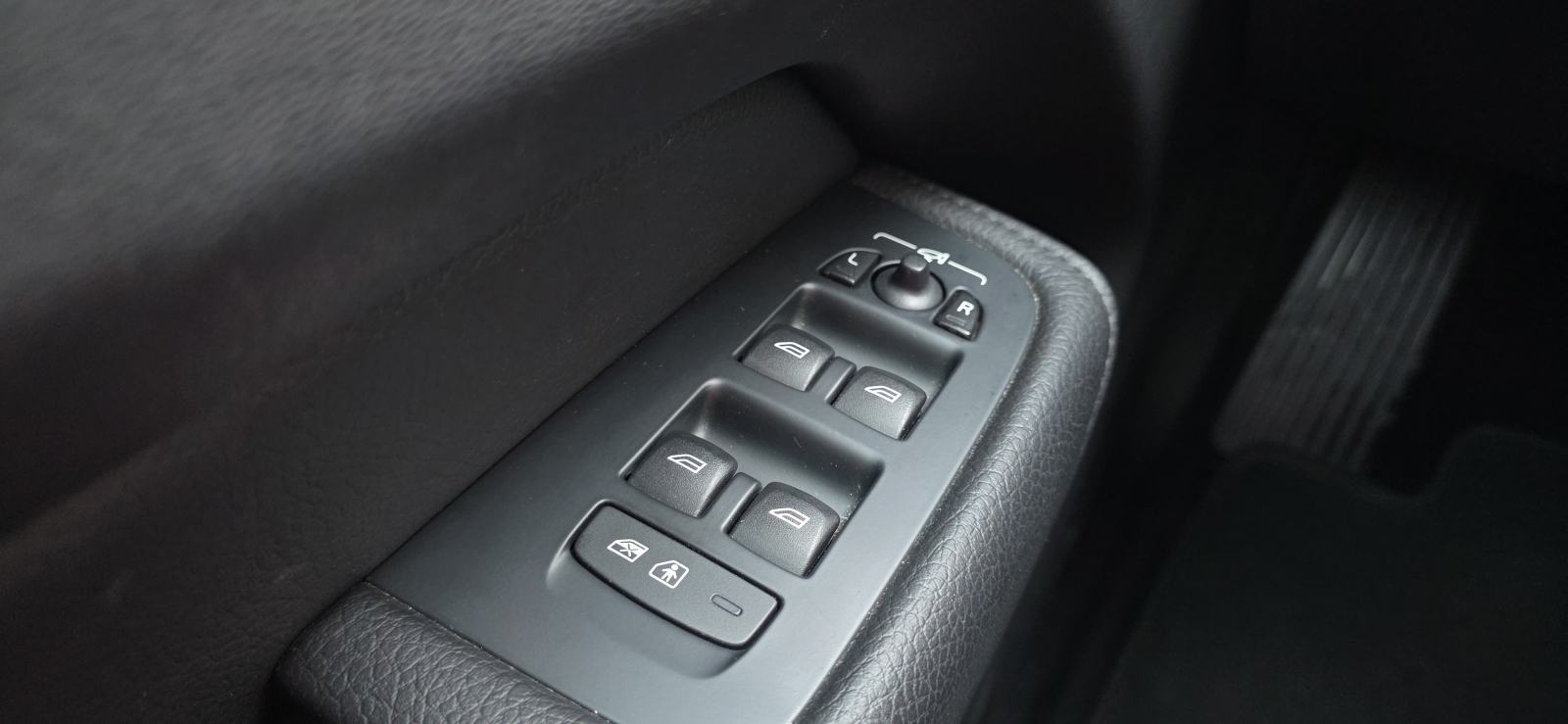 Volvo XC60 D4, AUT., FULL LED, VIRTUAL, NAVI, TEMP, KAM, JAMSTVO..., fotografija 11