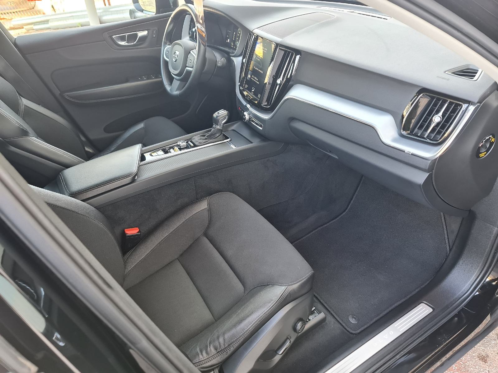 Volvo XC60 D4 AUT.⛔️REGISTRIRAN+NOVE GUME⛔️, fotografija 10
