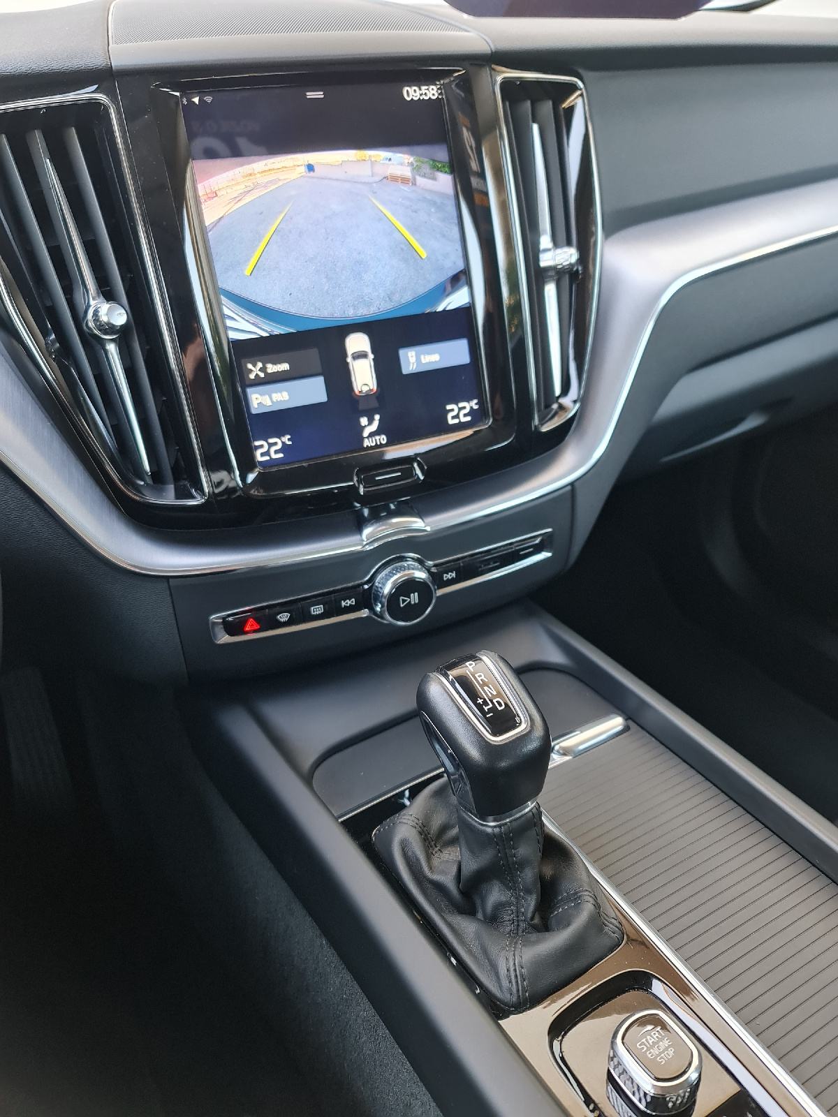 Volvo XC60 D4 AUT.⛔️REGISTRIRAN+NOVE GUME⛔️, fotografija 14