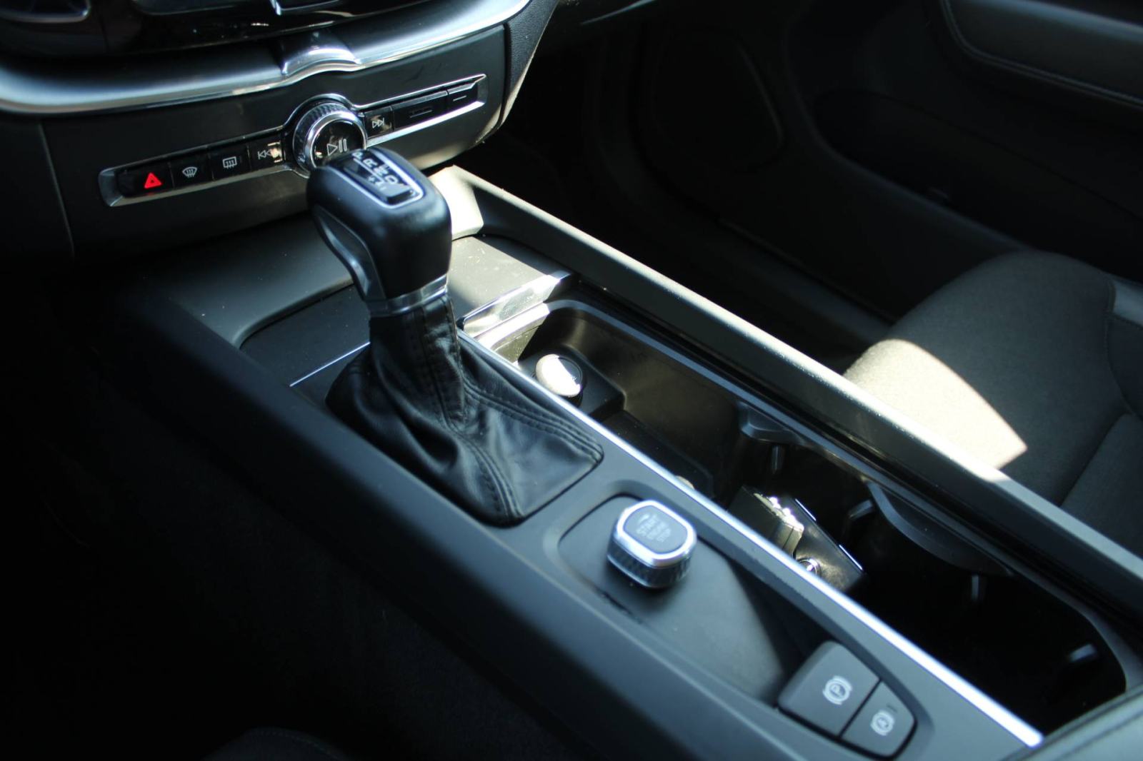 Volvo XC60 D4 AWD AUTOMATIK *NAVIGACIJA, LED*, fotografija 16