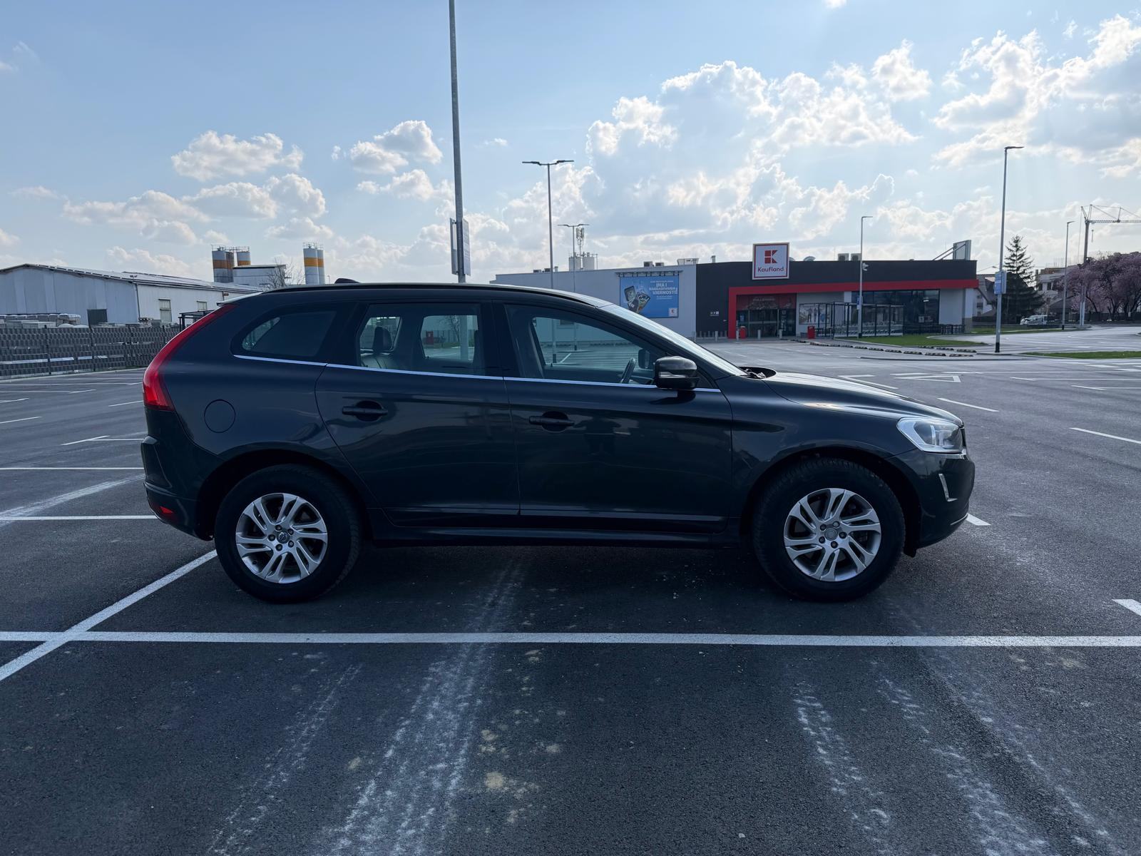 Volvo XC60 D4 MOMENTUM AUTOMATIK, pogled izvana - slika 4