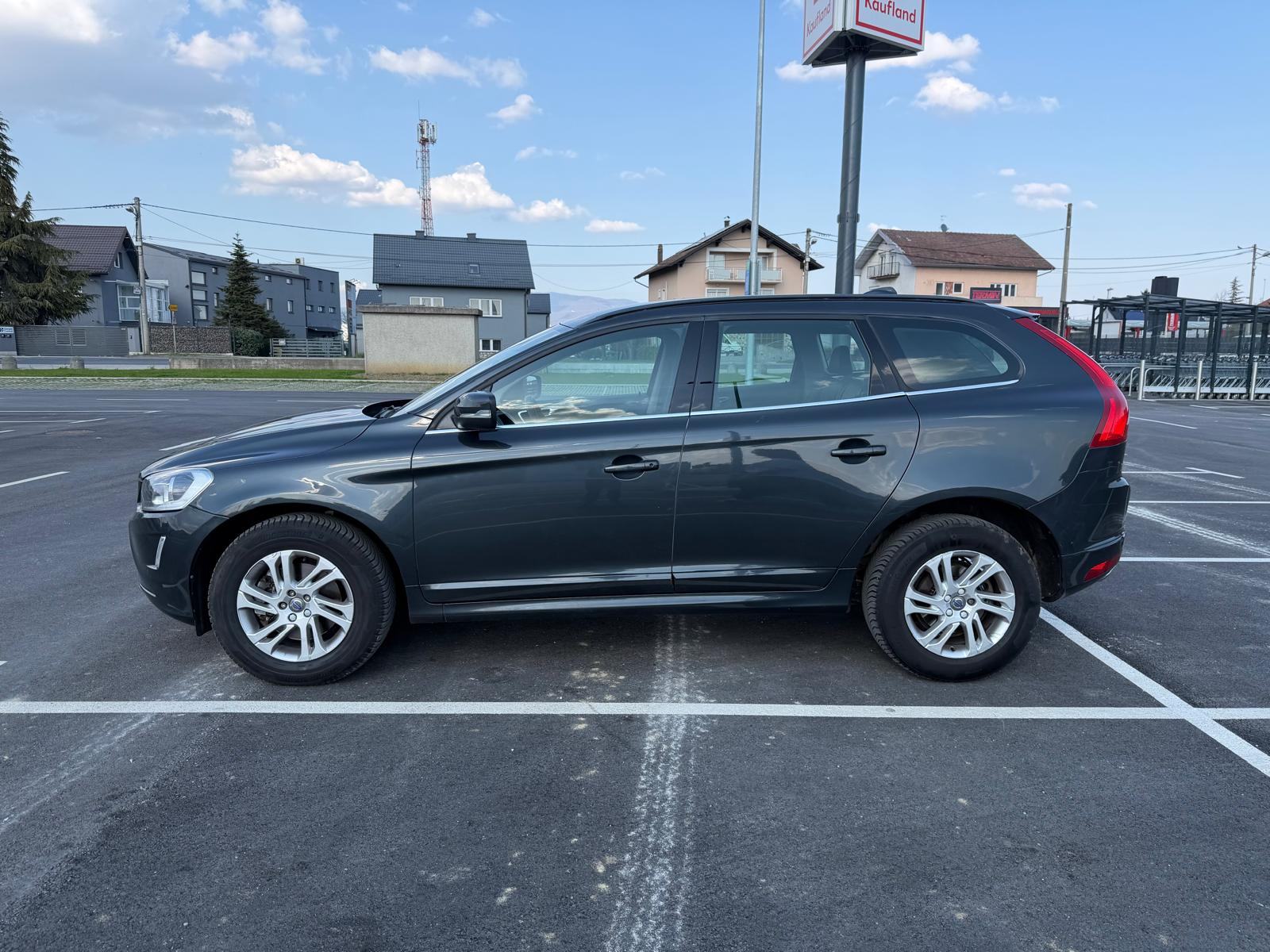 Volvo XC60 D4 MOMENTUM AUTOMATIK, fotografija 8