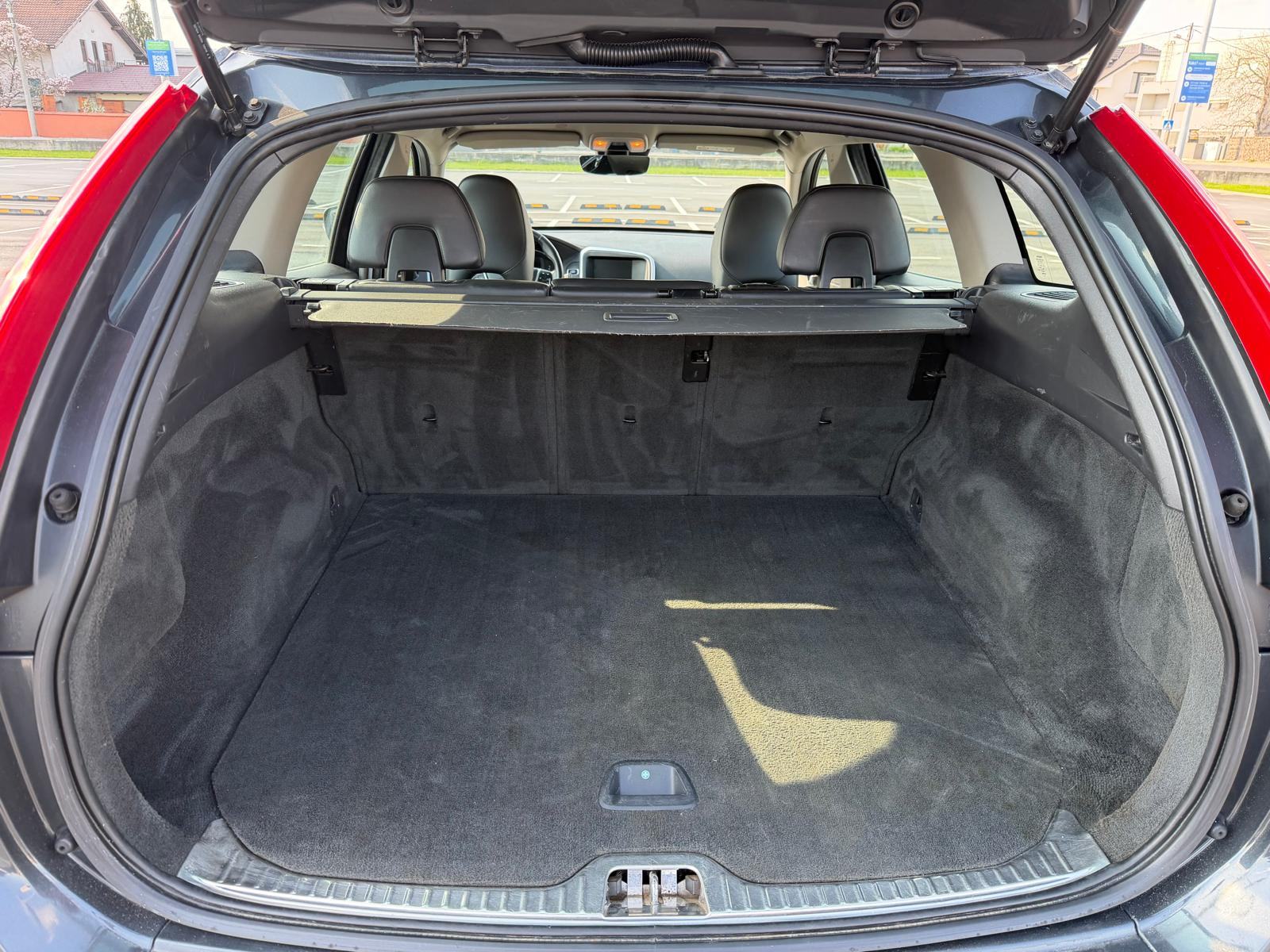 Volvo XC60 D4 MOMENTUM AUTOMATIK, fotografija 13