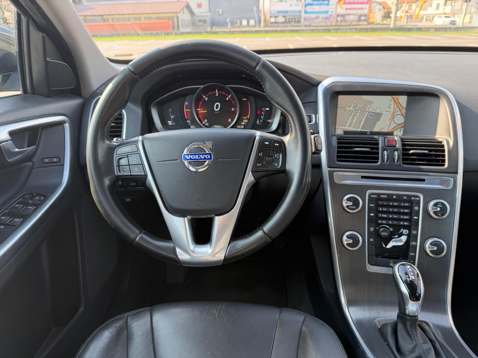 Volvo XC60 D4 MOMENTUM AUTOMATIK, fotografija 15