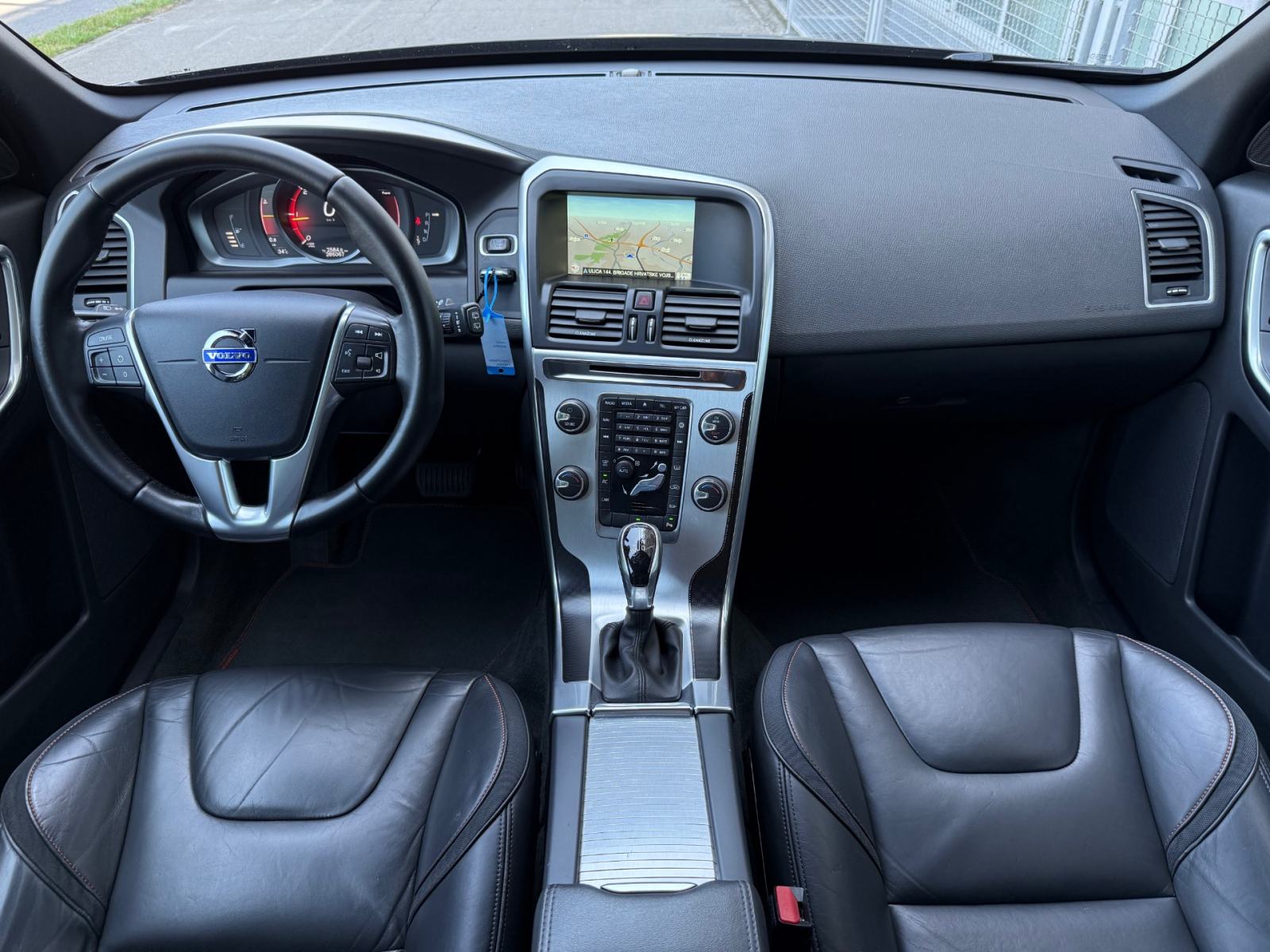 Volvo XC60 D4 OCEAN RACE AUTOMATIK °NAVI°KOŽA°KAMERA°REG:4/2027°, fotografija 12