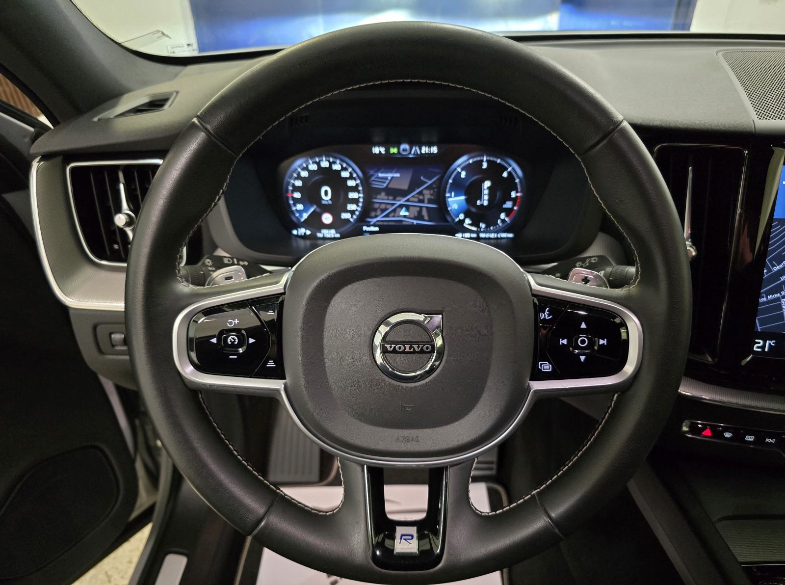 Volvo XC60 D4 R DESIGN 2020. ●2 GODINE JAMSTVA● HARMAN/LED/NAV/KAM/21, fotografija 17