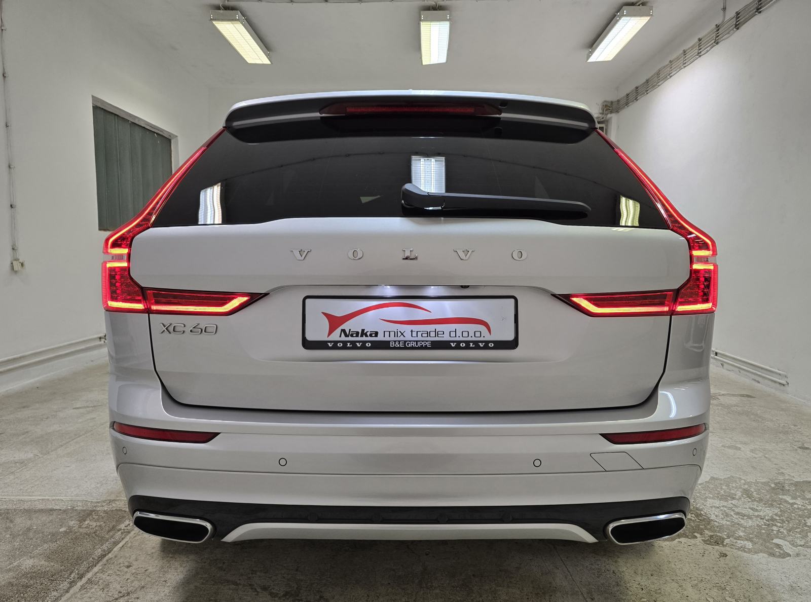Volvo XC60 D4 R DESIGN 2020. ●2 GODINE JAMSTVA● HARMAN/LED/NAV/KAM/21, fotografija 7