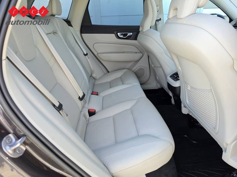 VOLVO XC60 DB AWD Momentum Pro, fotografija 5