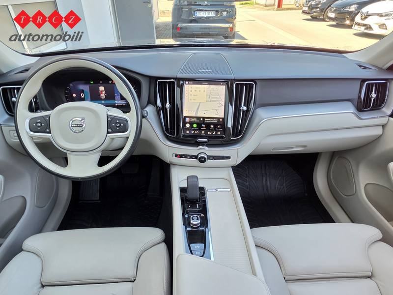 VOLVO XC60 DB AWD Momentum Pro, fotografija 10