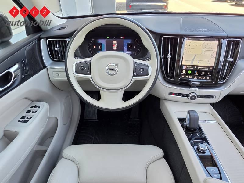VOLVO XC60 DB AWD Momentum Pro, fotografija 11