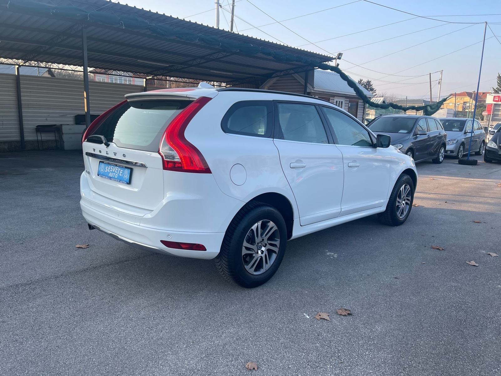 Volvo XC60 FWD D3 automatik !!, fotografija 6