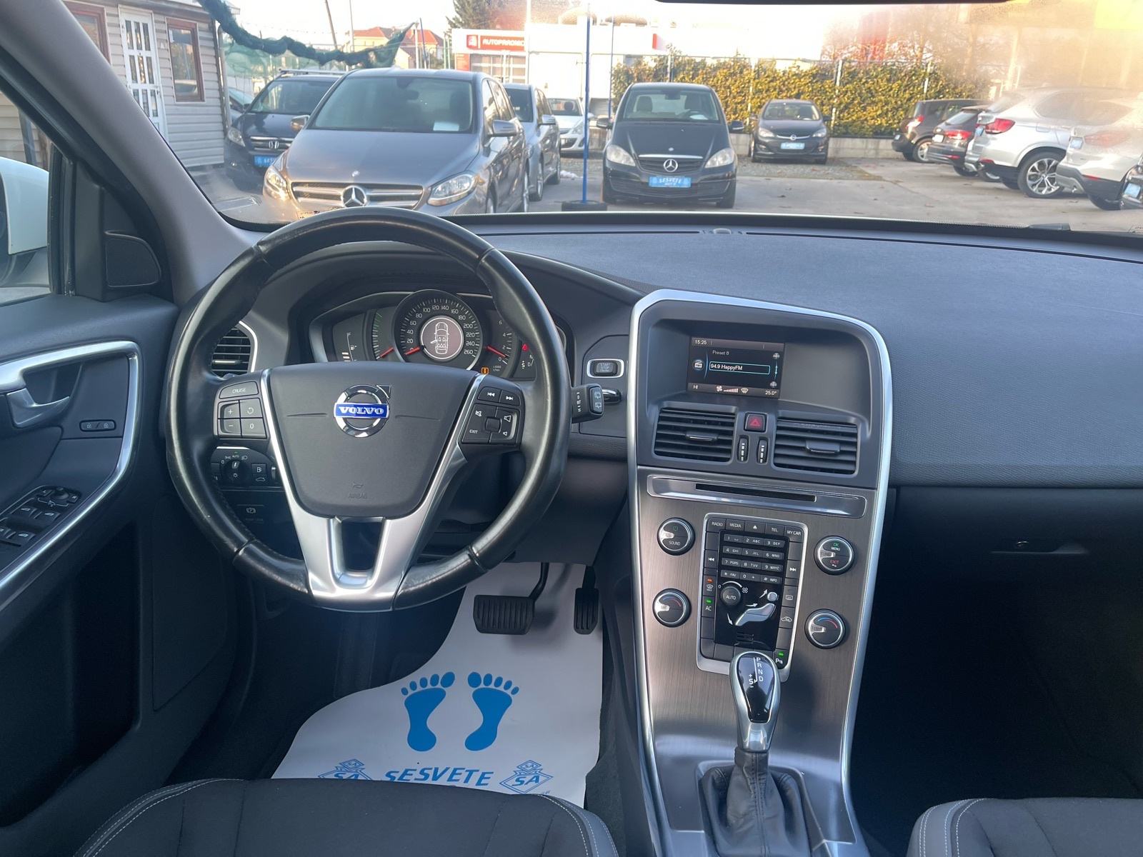 Volvo XC60 FWD D3 automatik !!, fotografija 11