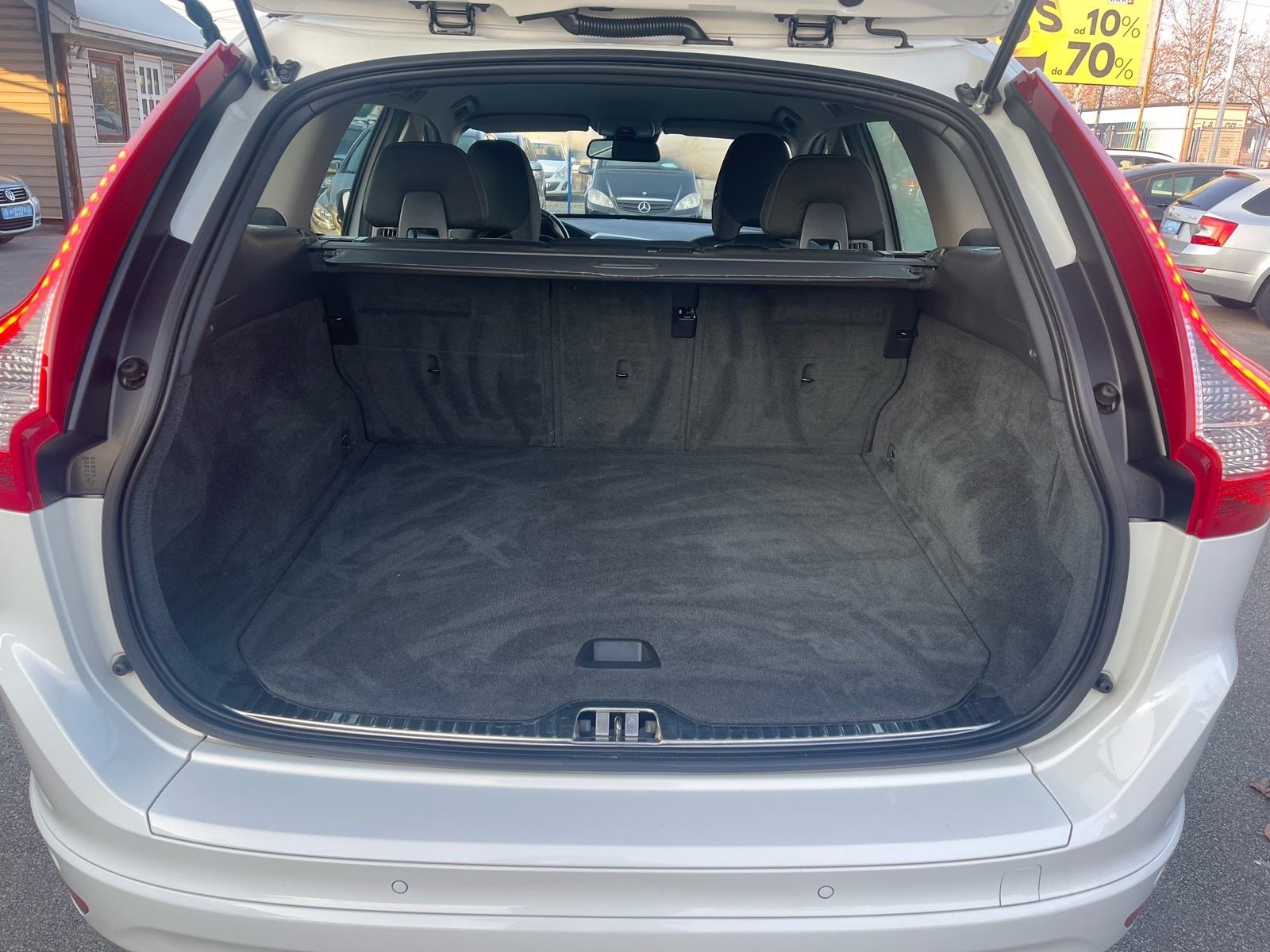 Volvo XC60 FWD D3 automatik !!, fotografija 13