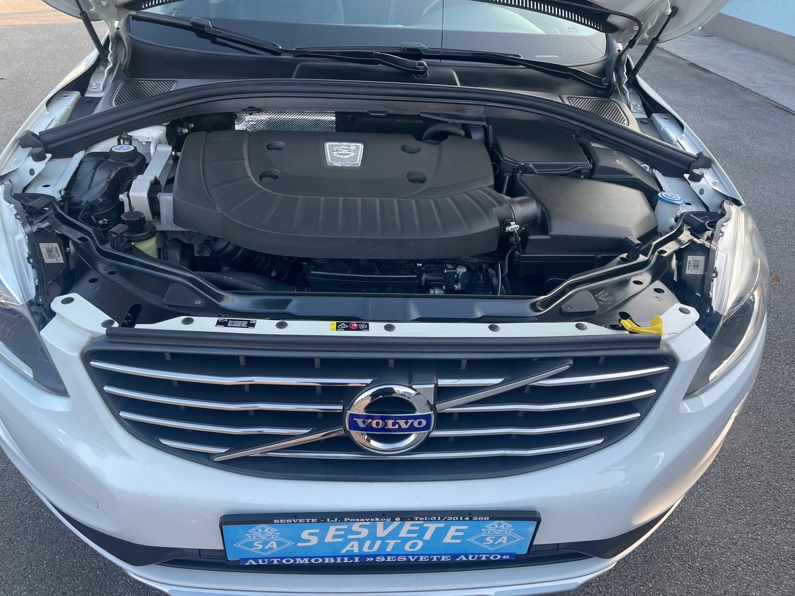 Volvo XC60 FWD D3 automatik !!, fotografija 17