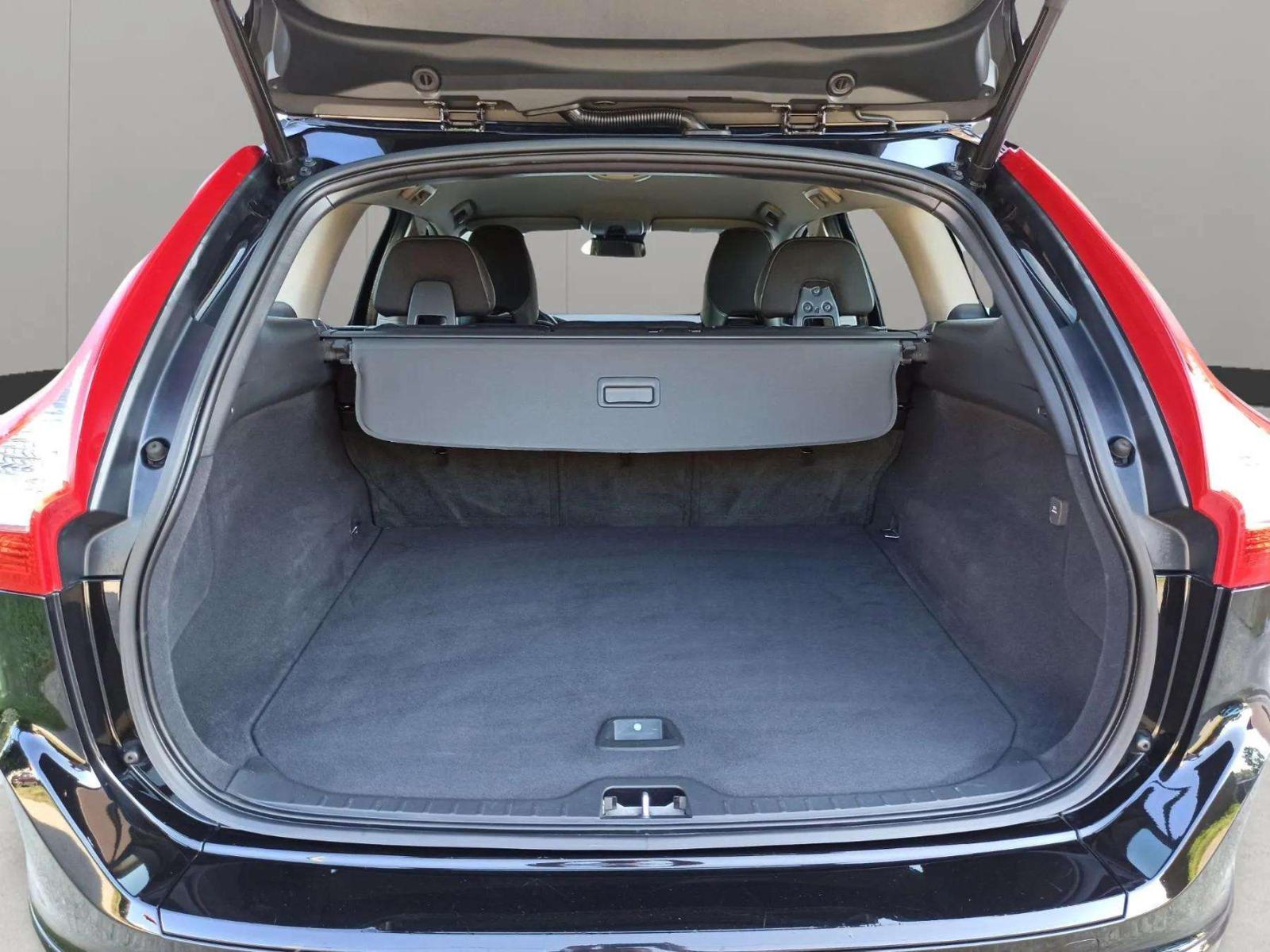 Volvo XC60 FWD D3, fotografija 19