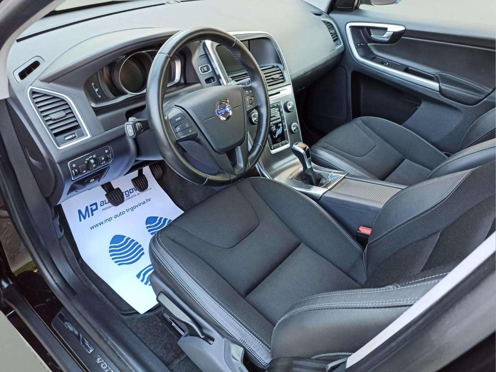 Volvo XC60 FWD D3, fotografija 15
