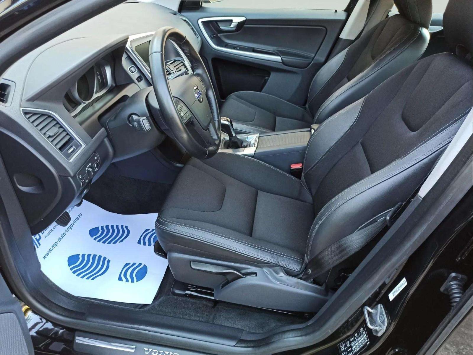 Volvo XC60 FWD D3, fotografija 14