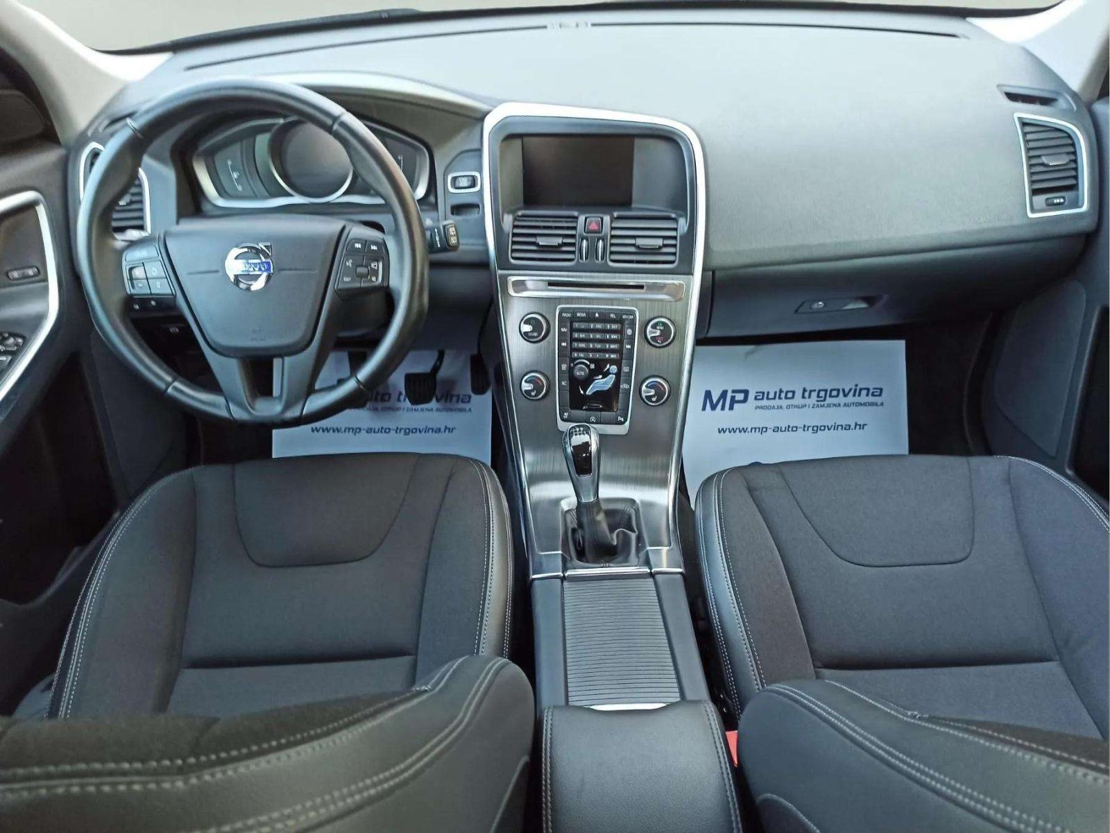 Volvo XC60 FWD D3, fotografija 17