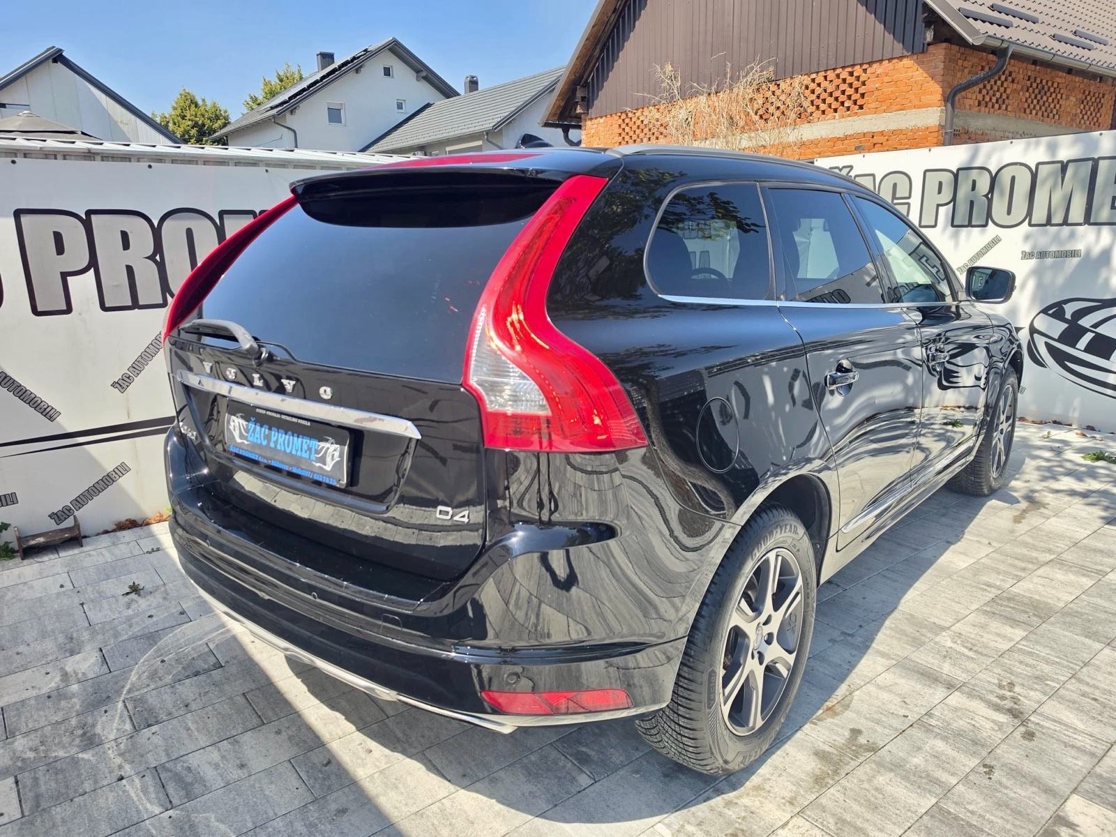 Volvo XC60 FWD D4 automatik =KAO NOV= NAVIGACIJ=PANORAMA= KARTICE-36, fotografija 5