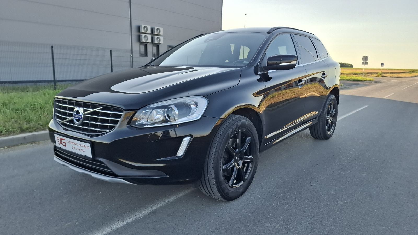 Volvo XC60 FWD D4, pogled izvana - slika 1