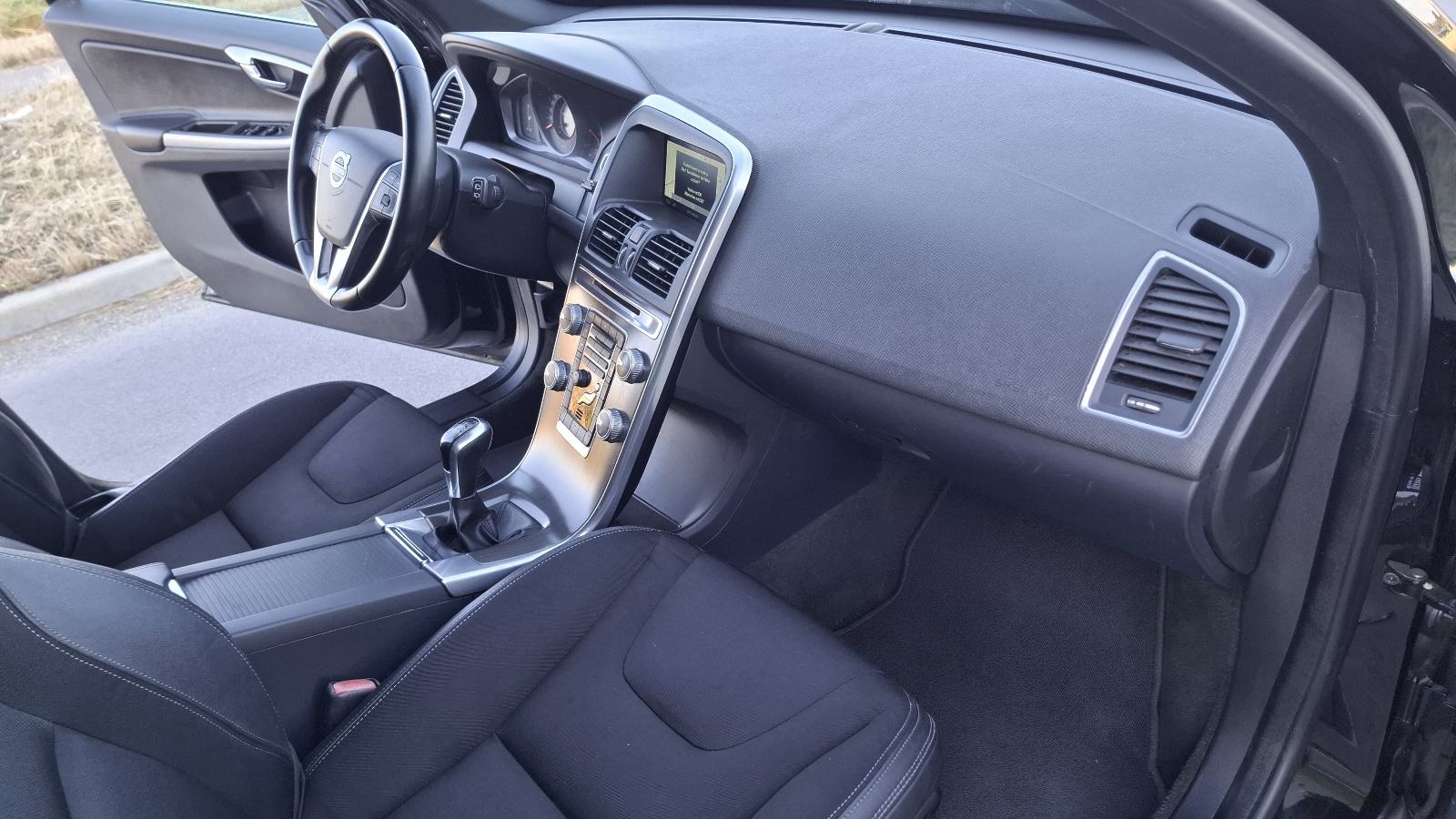 Volvo XC60 FWD D4, fotografija 10