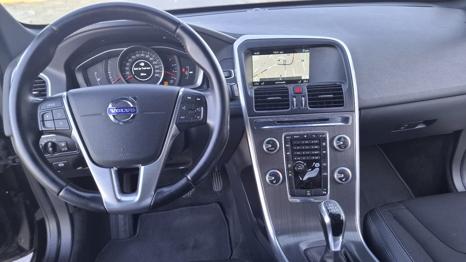 Volvo XC60 FWD D4, fotografija 12